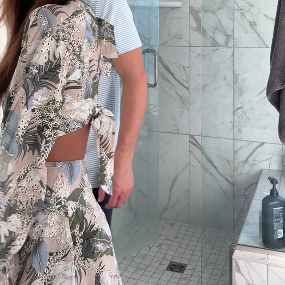 Gianni Bini Gorgeous Eyelet Dress! - Picture 3 of 11